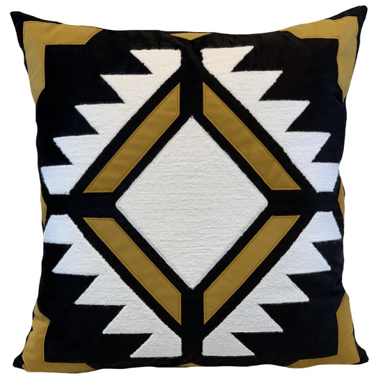 Imagem ALMOFADA VELUDO PRET 52X52 COM APLIQUE MAIS BORDADO BOHO DOURA MOD3