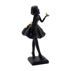 Imagem de ESCULTURA  MENINA COM SAPO DOURADO EM RESINA COR PRETO 24X10X10CM  - Lucatti Artes E Decoracoes Ltda