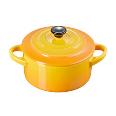 Imagem de MINI COCOTTE EM CERÂMICA AMARELO NÉCTAR COM TAMPA 250ML  8X14X11 CM - LE CREUSET - Le Creuset Do Brasil Ltda 