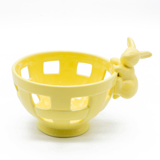 Imagem CESTA DECORATIVA EM PORCELANA AMARELA COM COELHO PENDURADO - TOK DA CASA