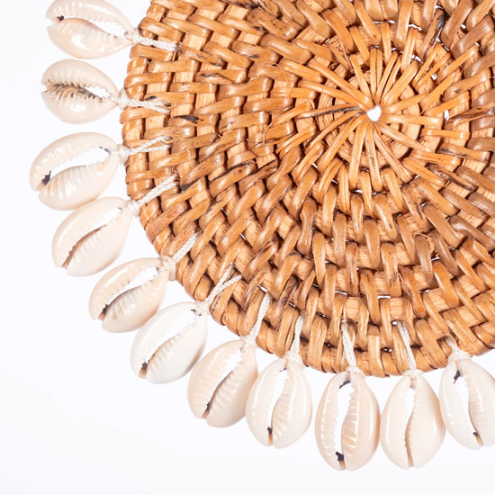 Imagem PORTA COPOS NATURAL EM RATTAN E BÚZIOS 13X13 CM - CONCHAS ARTESANATO